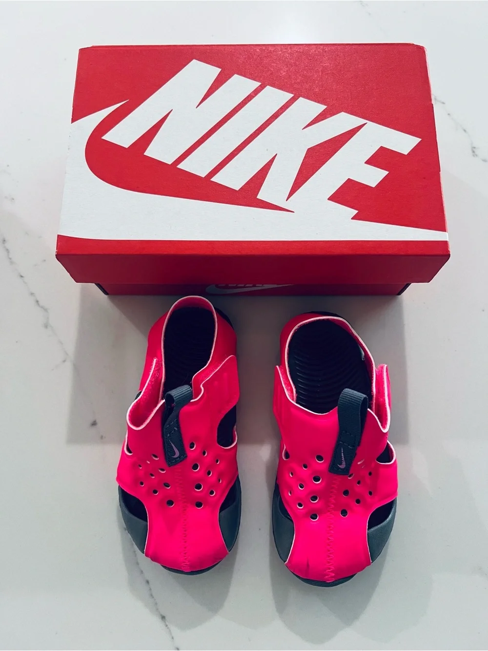 Nike sunray protect 2 in hyper pink/ fuschia size 6C